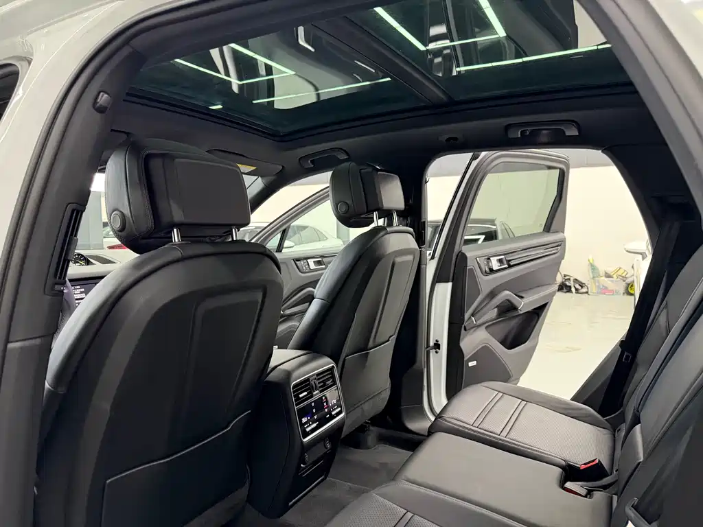 PORSCHE CAYENNE NEW ENERGY