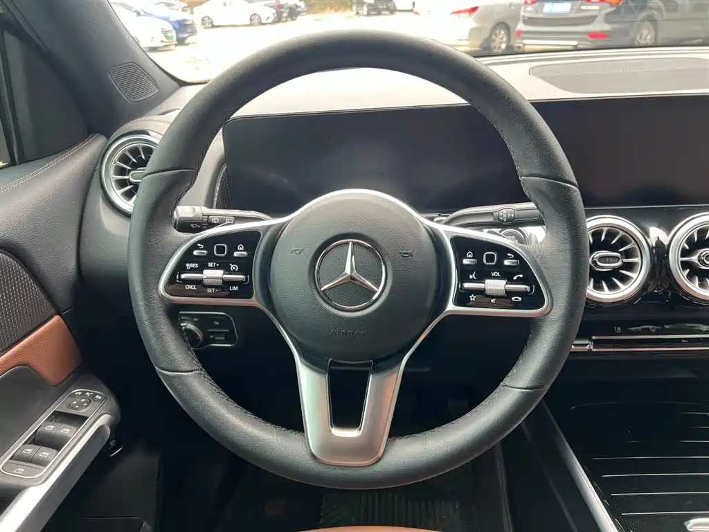 MERCEDES-BENZ GLB