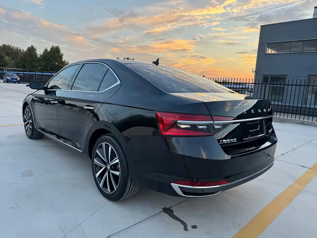 Skoda Superb — миниатюра 7