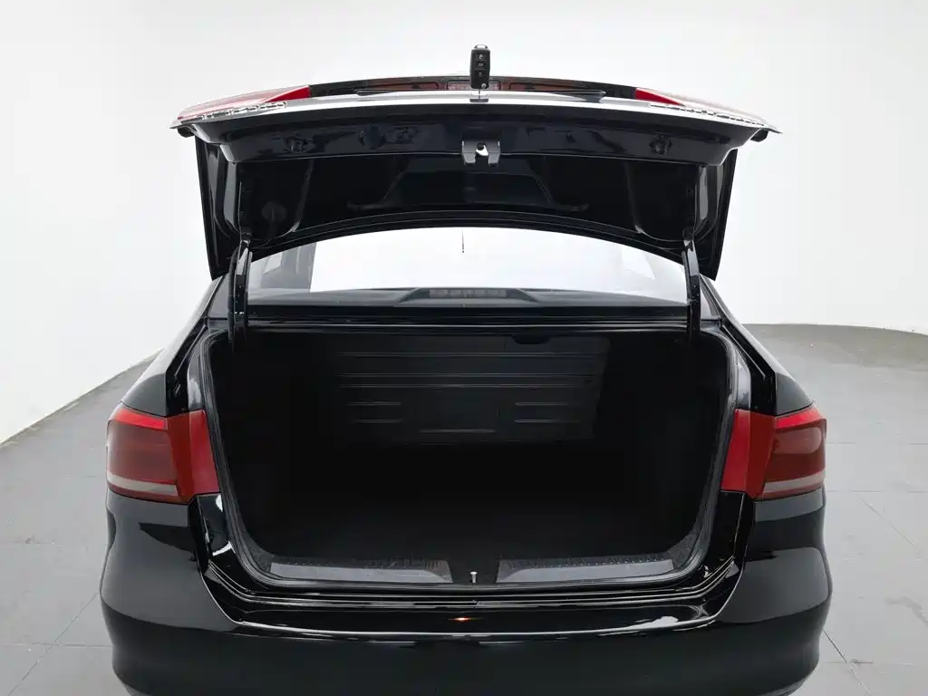 Volkswagen Santana — миниатюра 16