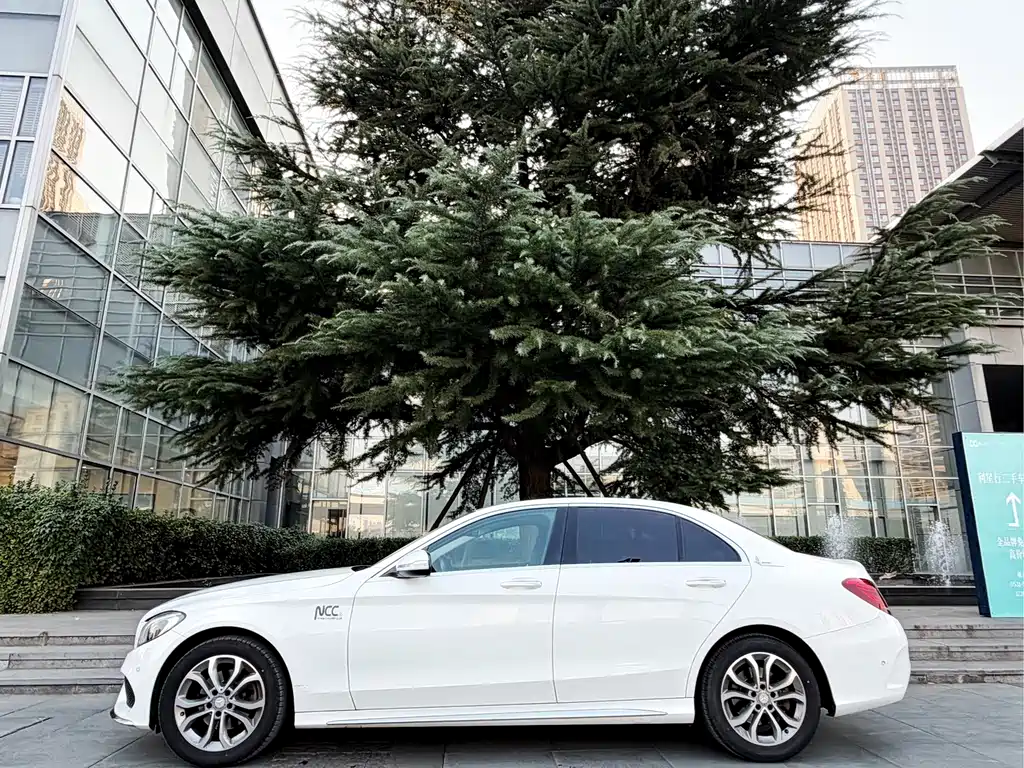 Mercedes-Benz C-Class — миниатюра 8
