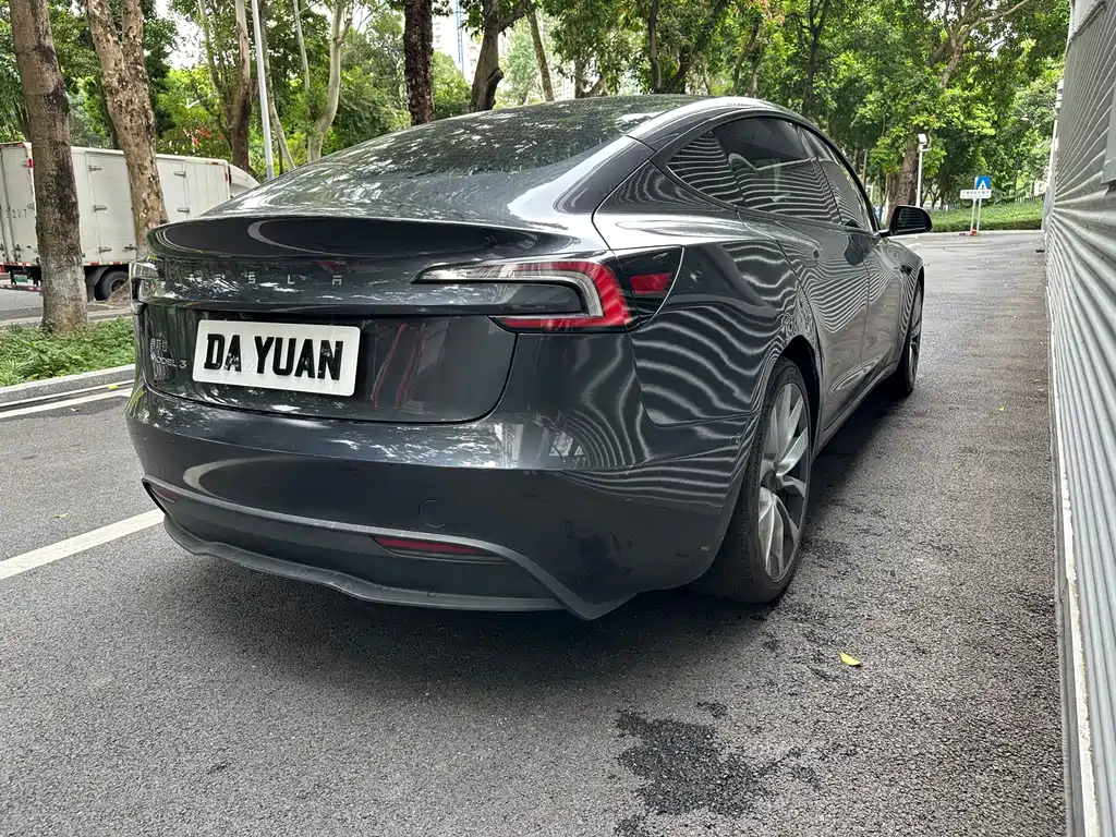 Tesla Model 3 — миниатюра 17