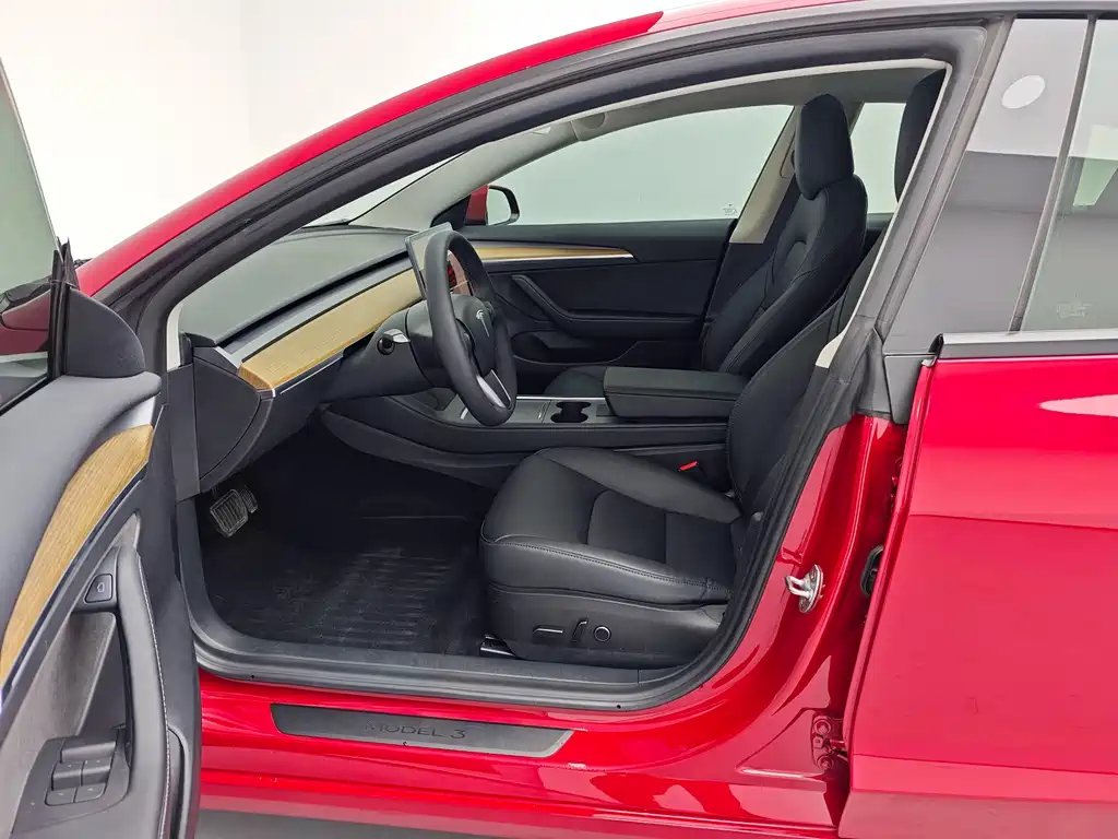 Tesla Model 3 — миниатюра 14