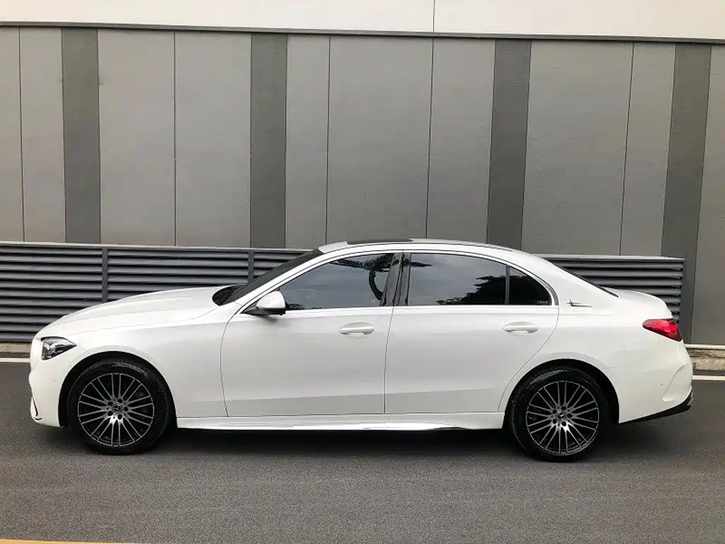 Mercedes-Benz C-Class — миниатюра 12