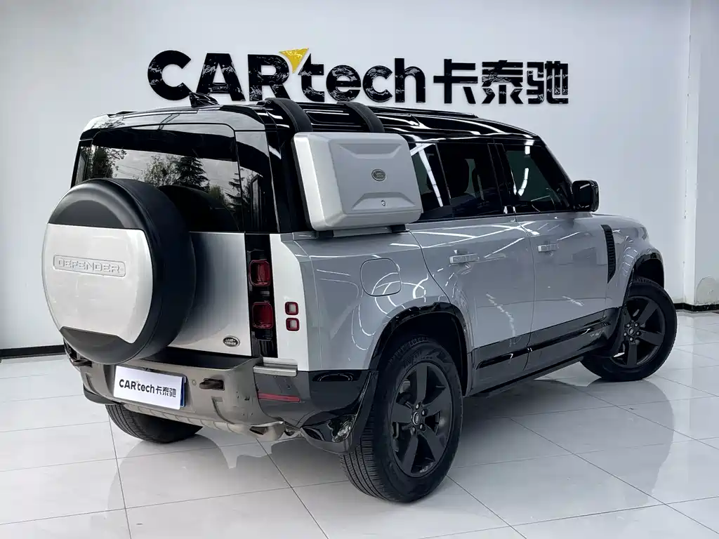 Land Rover Defender 2023 — фото 26