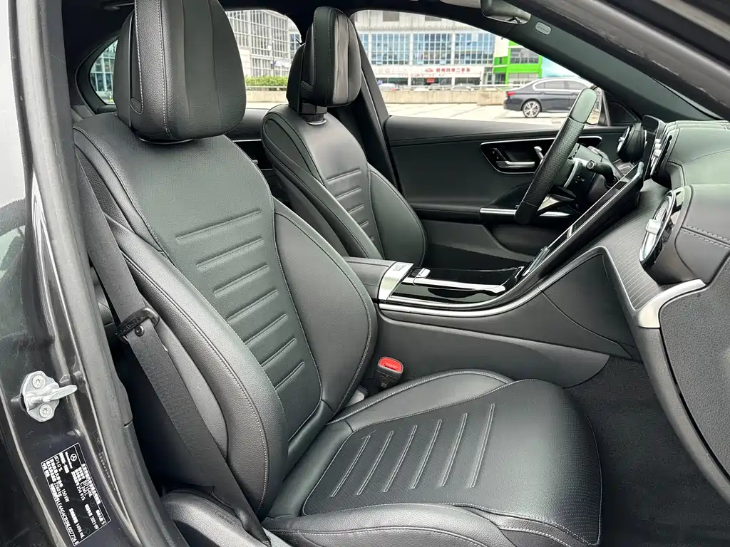 Mercedes-Benz C-Class — миниатюра 13