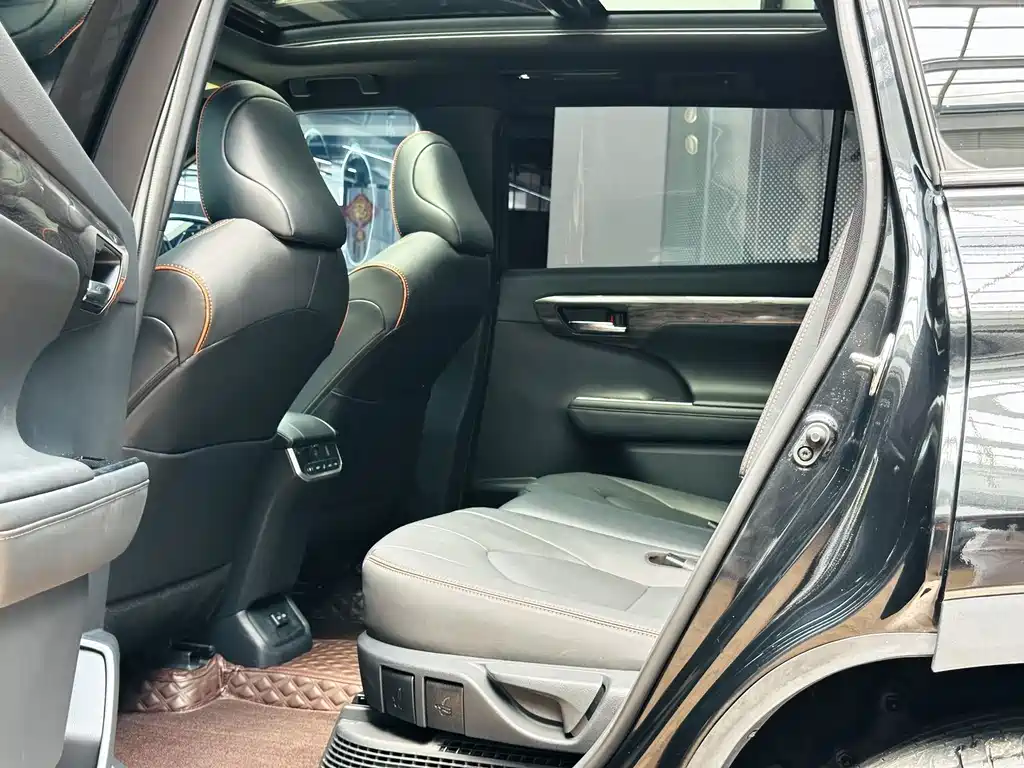 Toyota Crown Kluger — миниатюра 5