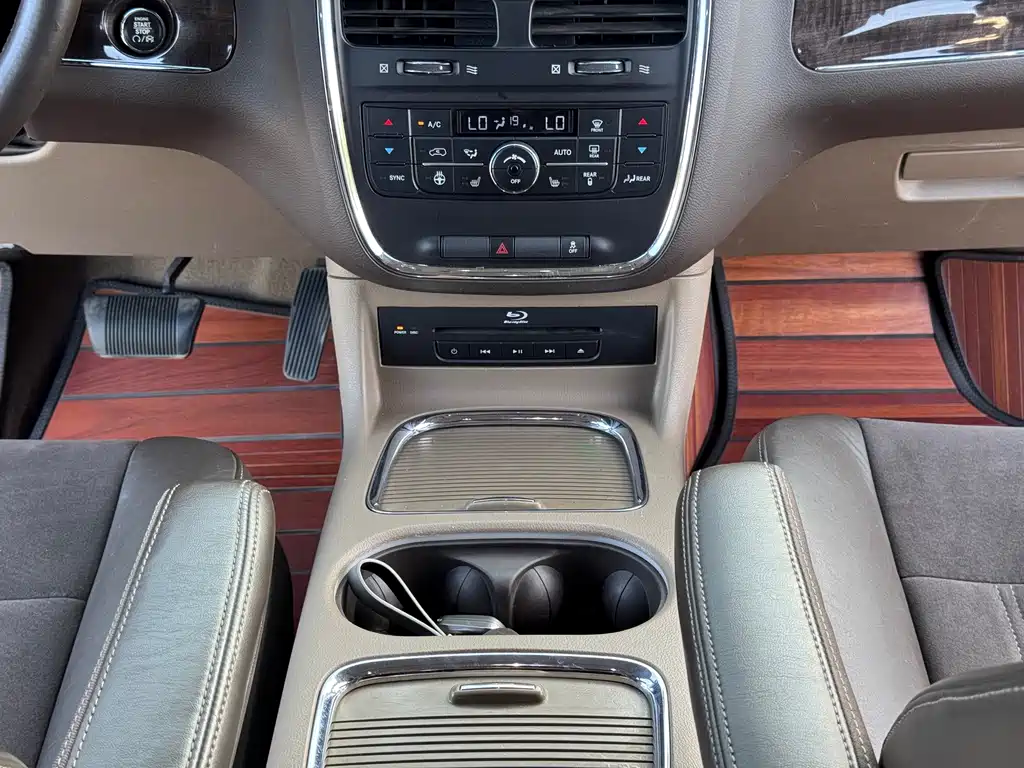 Chrysler Grand Voyager (Import) — миниатюра 13
