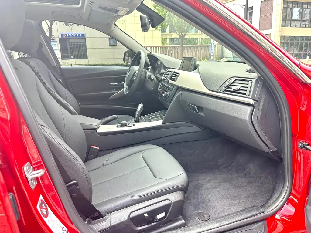 BMW 3 Series — миниатюра 6