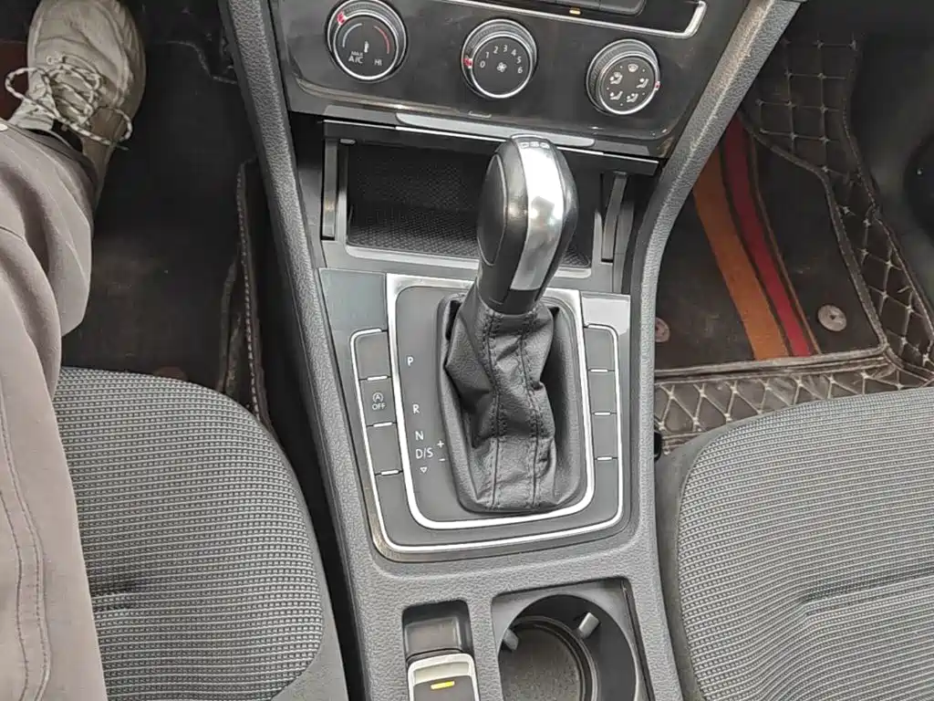 Volkswagen Golf — миниатюра 14