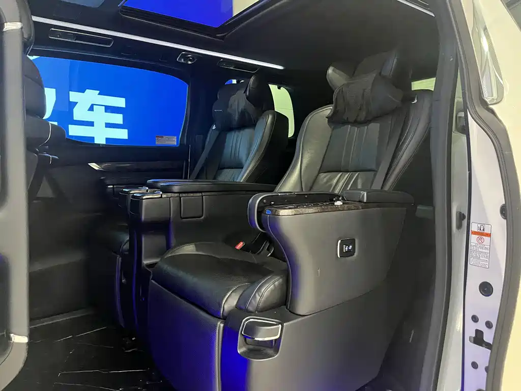 Toyota Vellfire — миниатюра 7