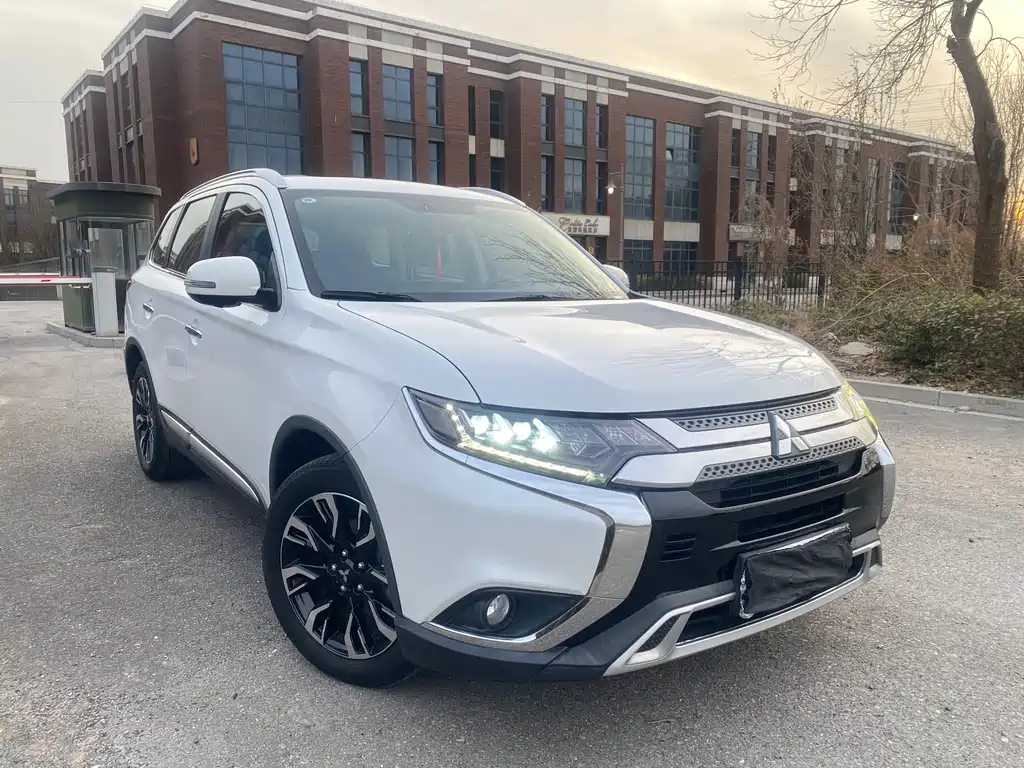 MITSUBISHI OUTLANDER