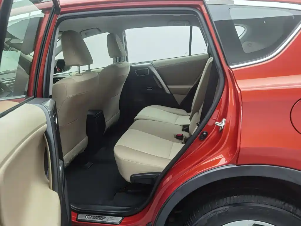 Toyota RAV4 — миниатюра 15
