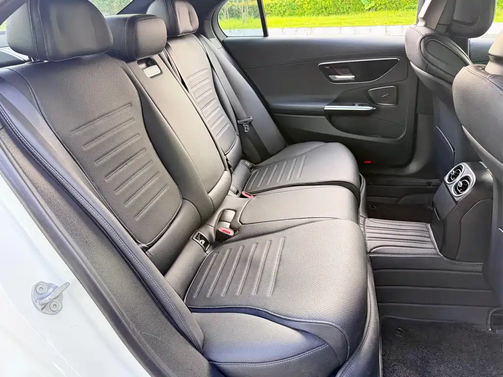 Mercedes-Benz C-Class — миниатюра 8