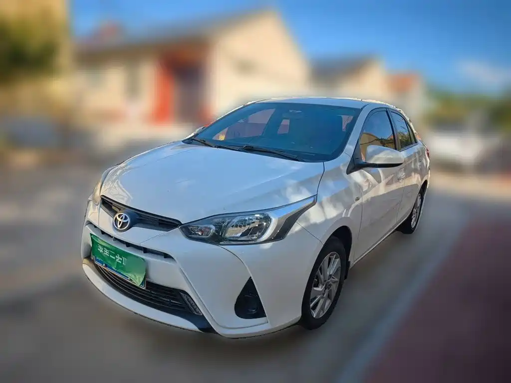 Toyota Yaris L — миниатюра 2