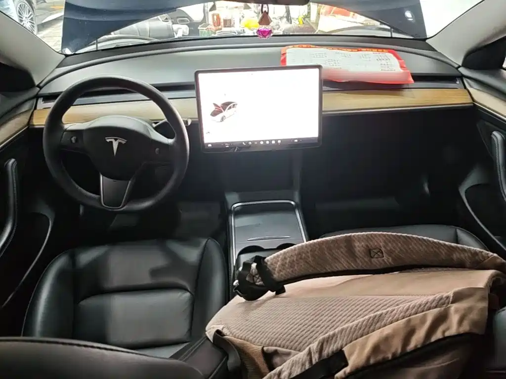 Tesla Model 3 — миниатюра 10