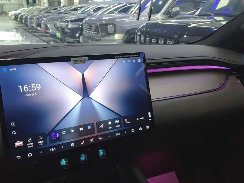 BYD L EV — миниатюра 10
