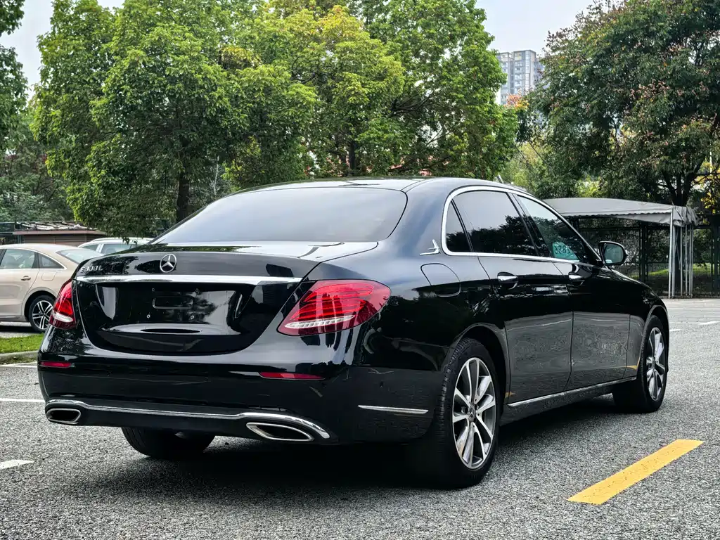 MERCEDES-BENZ E CLASS