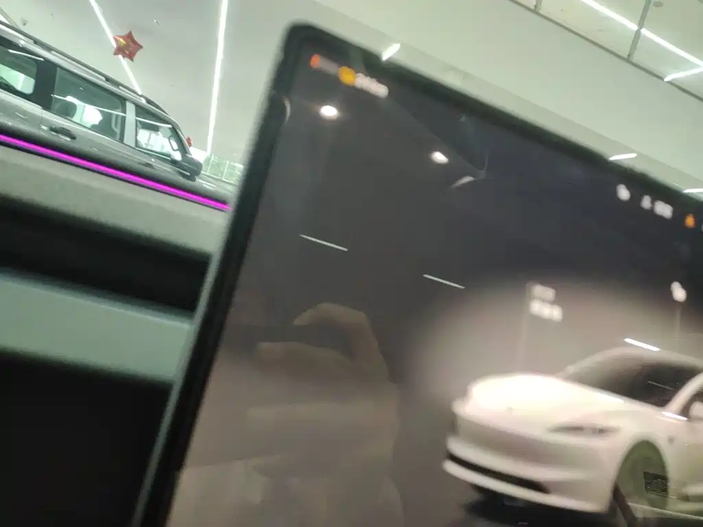 Tesla Model 3 — миниатюра 14