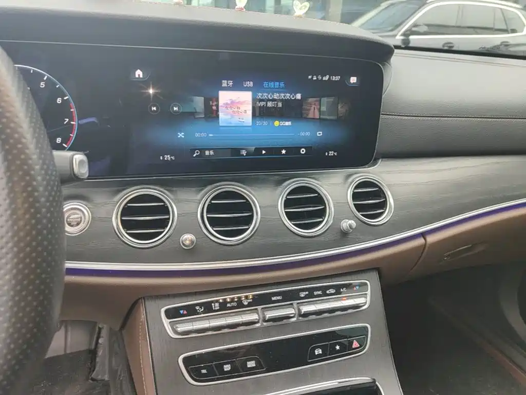 Mercedes-Benz E-Class — миниатюра 18