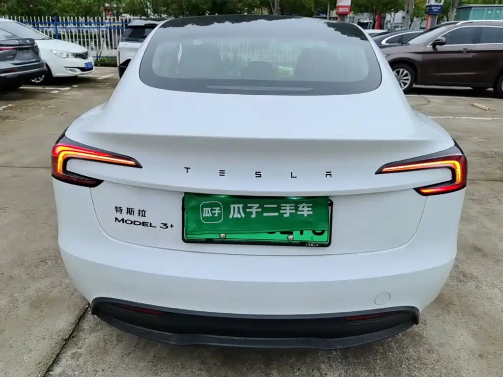 Tesla Model 3 — миниатюра 6