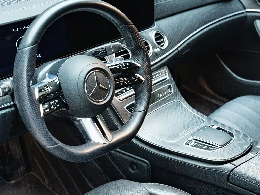 Mercedes-Benz E-Class (Import) — миниатюра 6