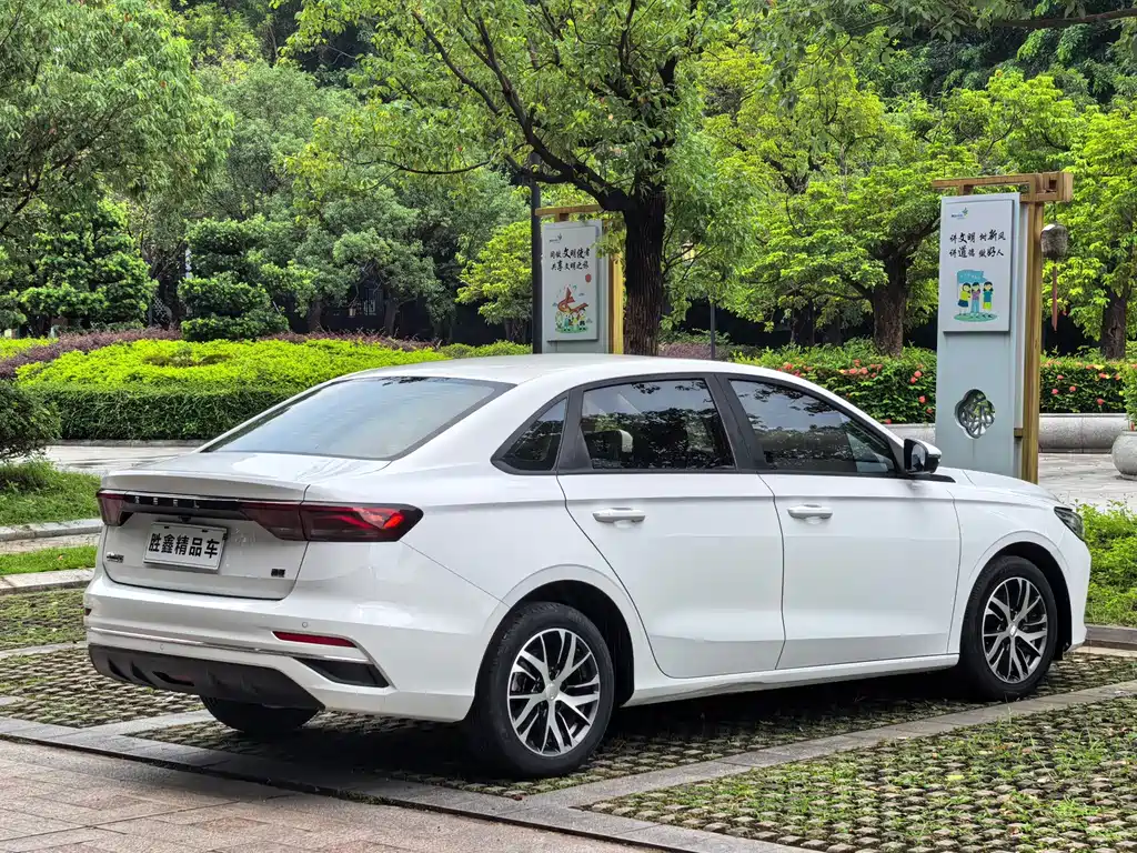 Geely Emgrand — миниатюра 4