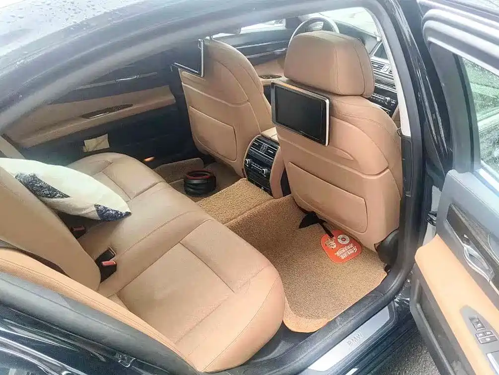 BMW 7 Series — миниатюра 6