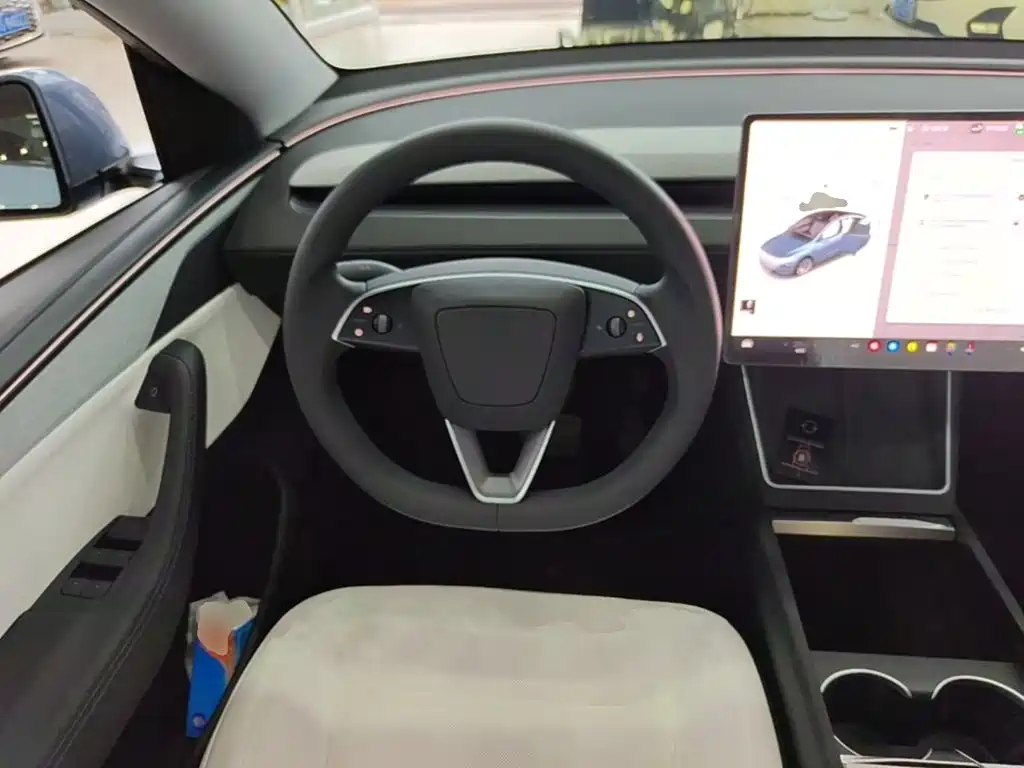 Tesla Model Y L — миниатюра 11