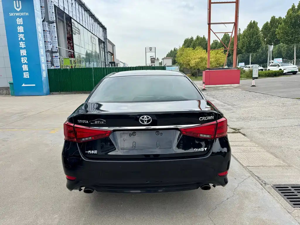 Toyota Crown — миниатюра 9