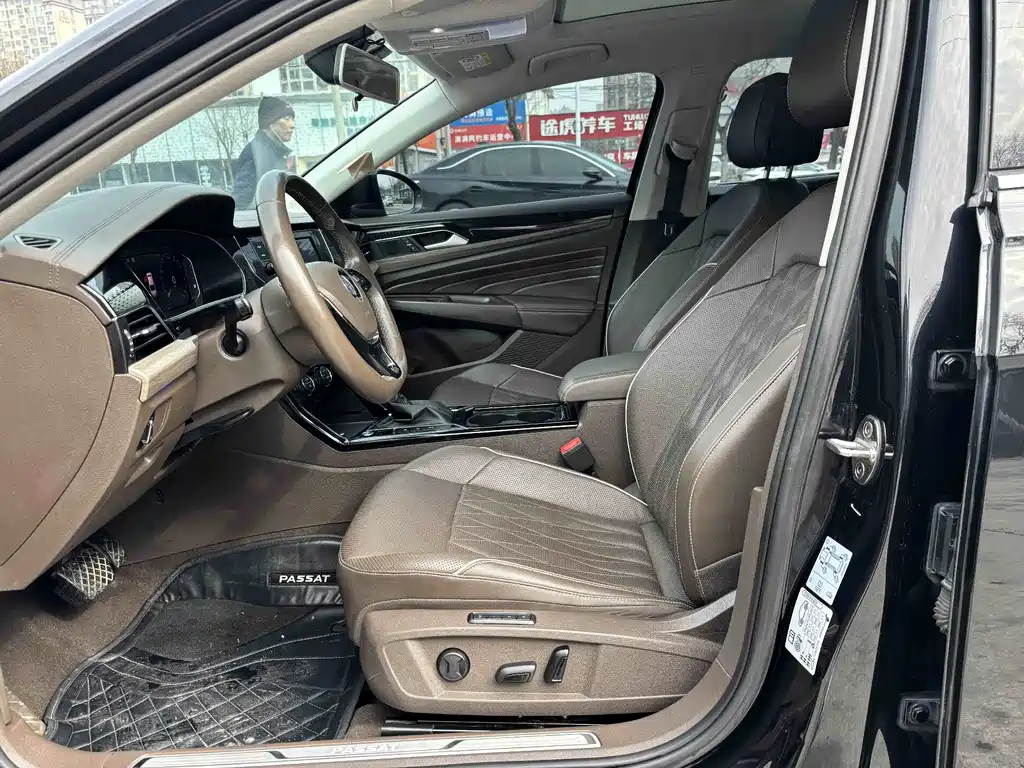 Volkswagen Passat 2019 330TSI Luxury VI