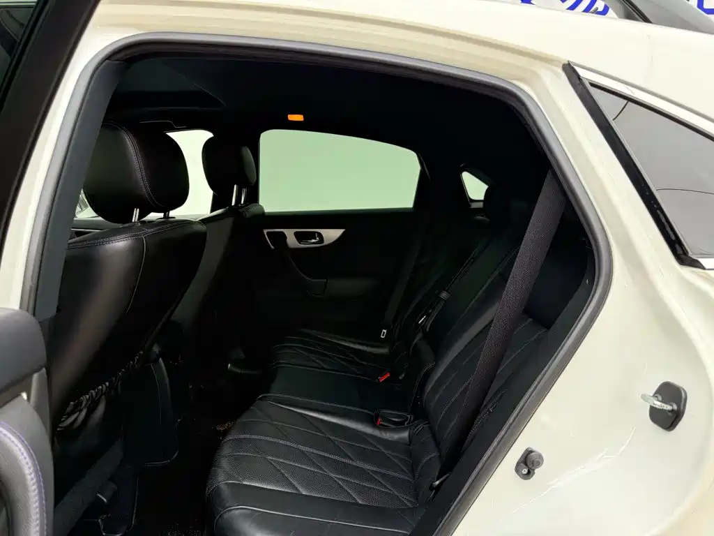 Infiniti QX70 — миниатюра 11