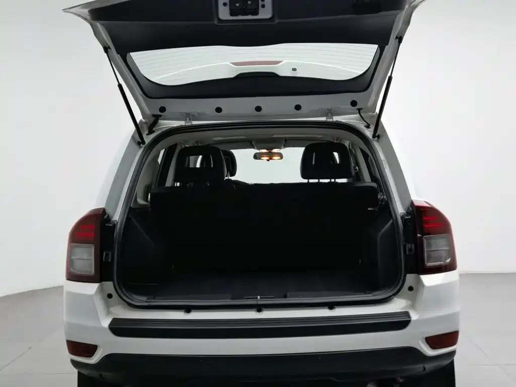 Jeep Compass (Import) — миниатюра 16