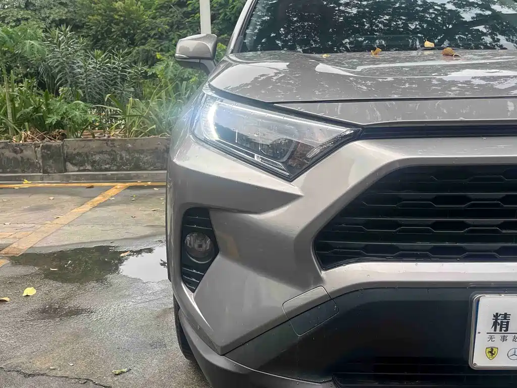 Toyota RAV4 — миниатюра 11