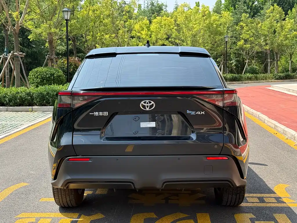 Toyota bZ4X — миниатюра 8