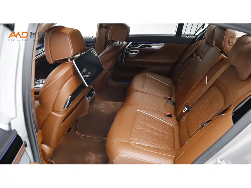 BMW 7 Series — миниатюра 7