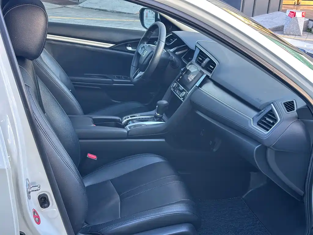 Honda Civic 2016 220TURBO CVT Luxury