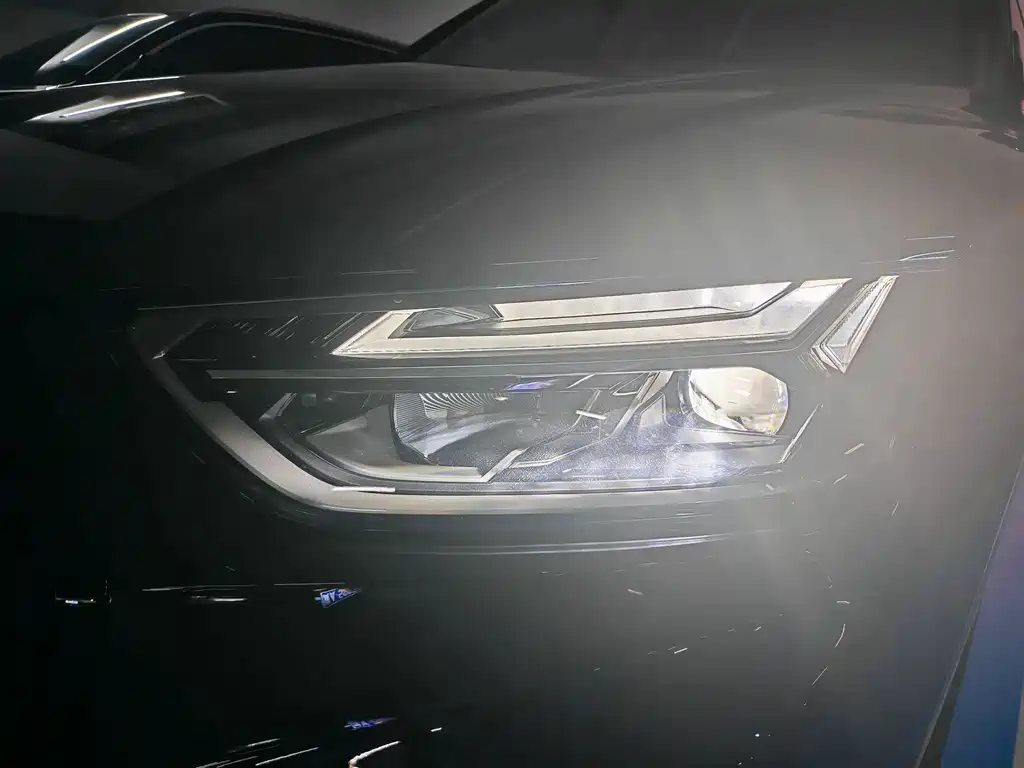 Audi Q5L — миниатюра 13