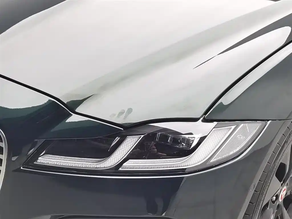 Jaguar XFL 2022 XFL 2.0T P300 Flagship Sport