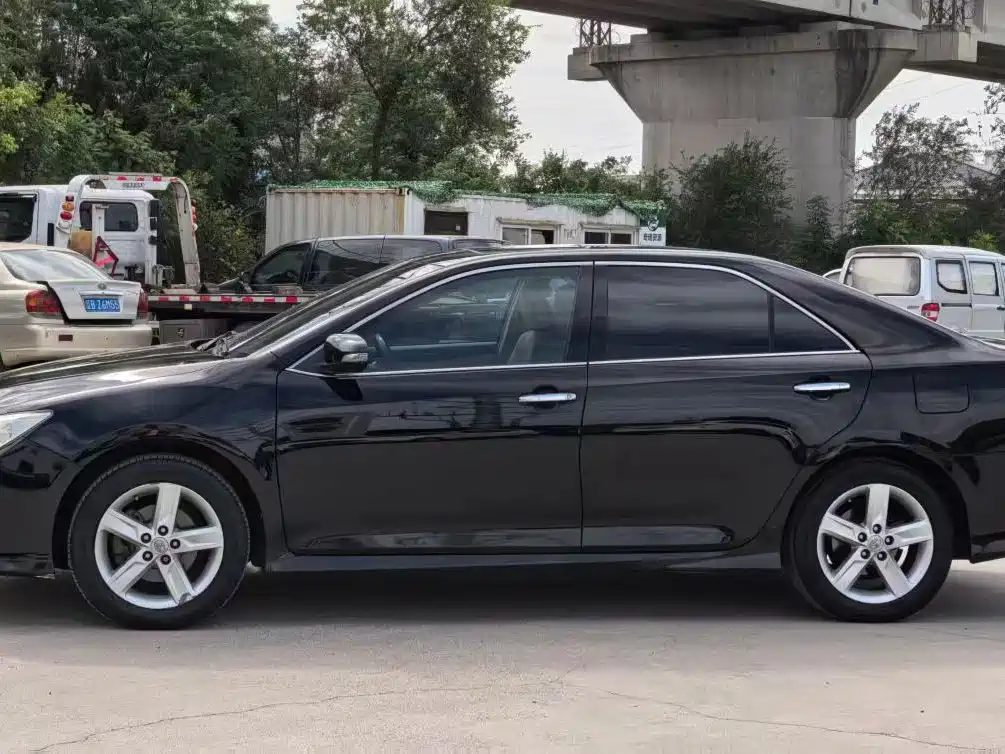 Toyota Camry — миниатюра 3