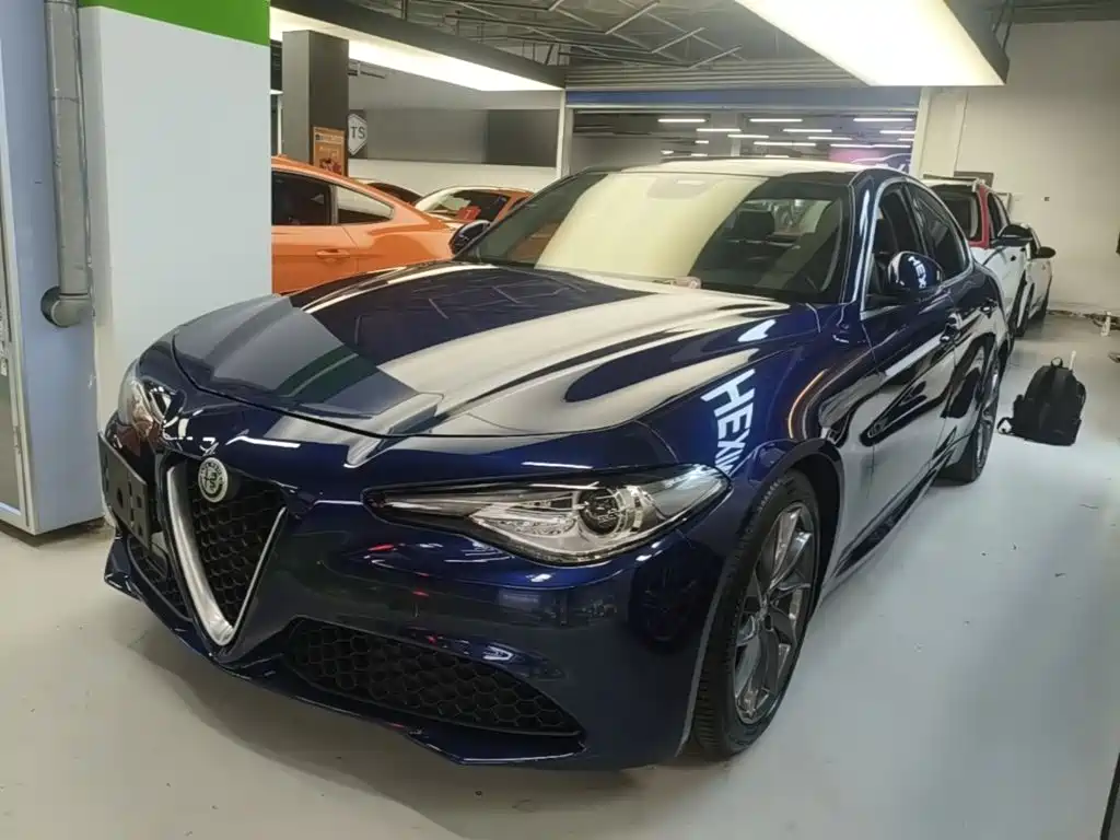 Alfa Romeo Giulia 2017 2.0T 200HP Luxury Edition