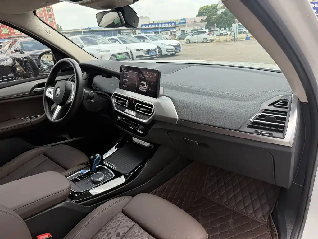 BMW iX3 — миниатюра 10