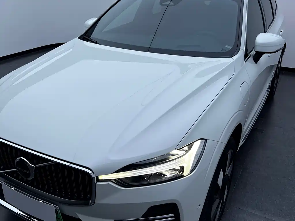 Volvo XC60 PHEV — миниатюра 4