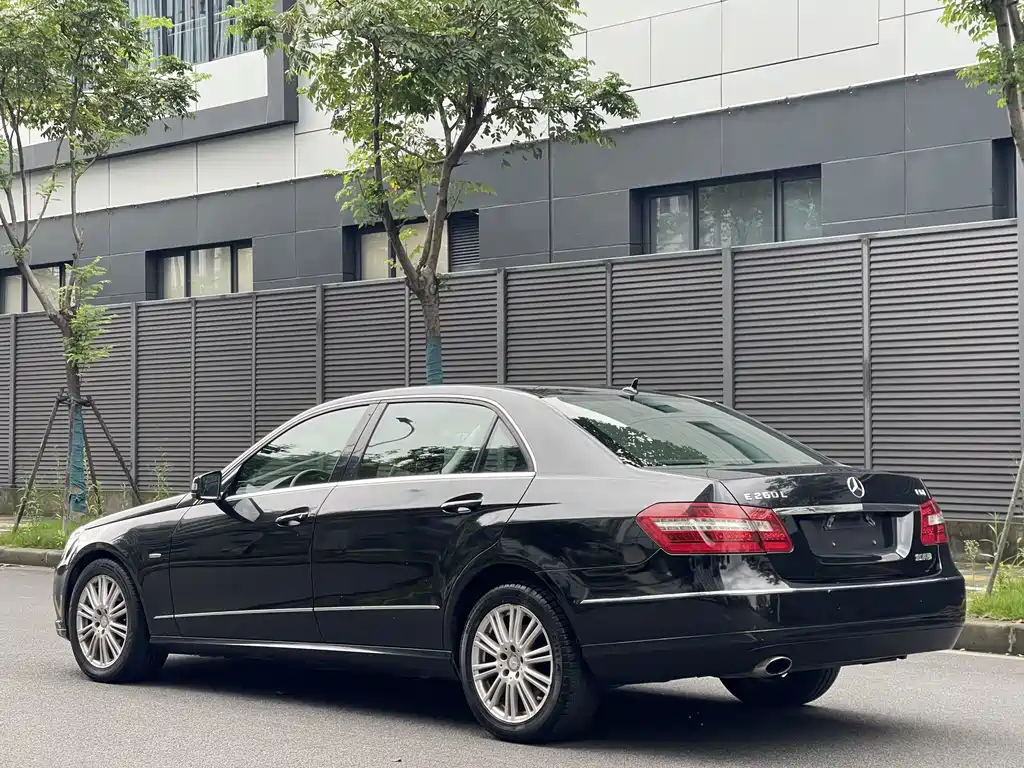 Mercedes-Benz E-Class — миниатюра 5