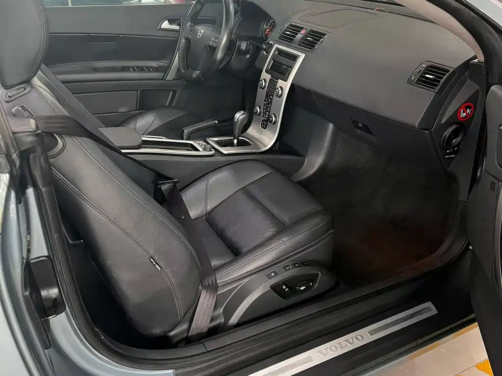 Volvo C70 — миниатюра 9