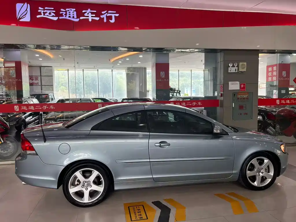Volvo C70 — миниатюра 6