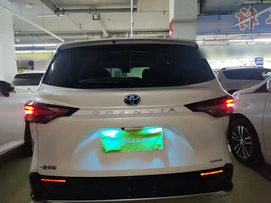 Toyota Granvia 2023 2.5L Luxury