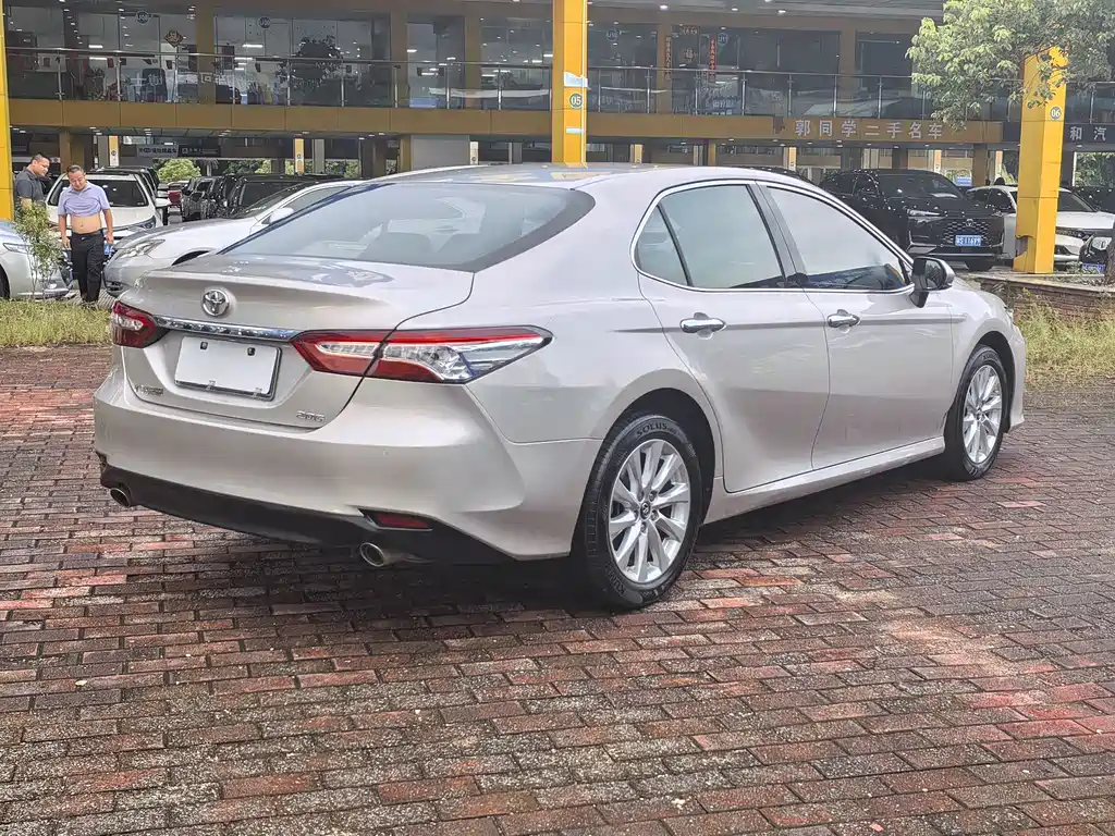 Toyota Camry 2019 2.0G Luxury VI