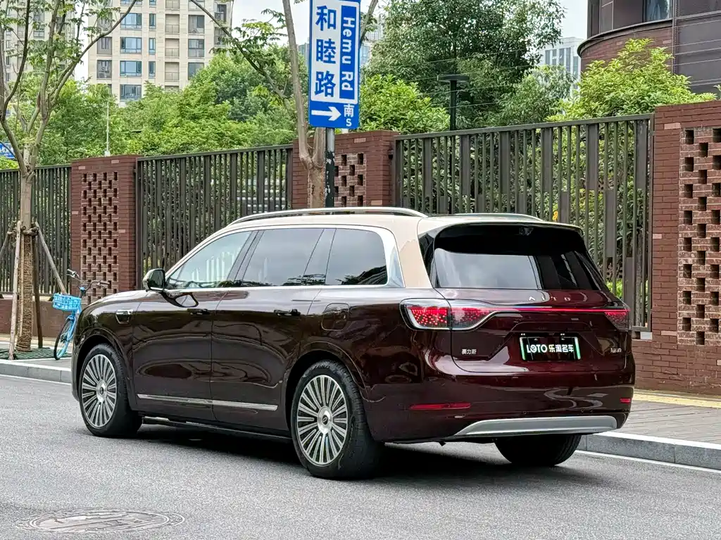 Aito M9 2025 Ultra 52kWh 5 мест (192 )