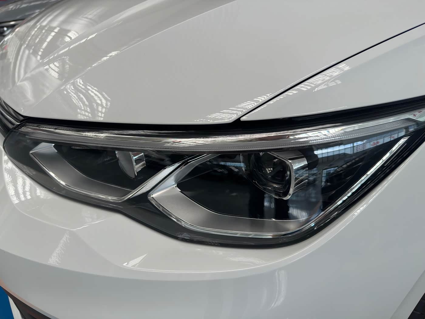 Volkswagen Golf 1.4 л 2022 г. Белый, пробег 27000 км